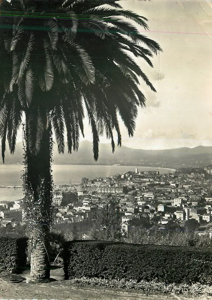 Cannes — Vue générale — La Côte d'Azur — Éditeur Les Editions Mar, 4, Boul. de Cimiez — N° 1210 - Frente