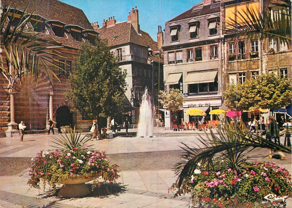 Place Saint-Pierre — Besançon — Edições e Impressões Combier / Mâcon - Frente