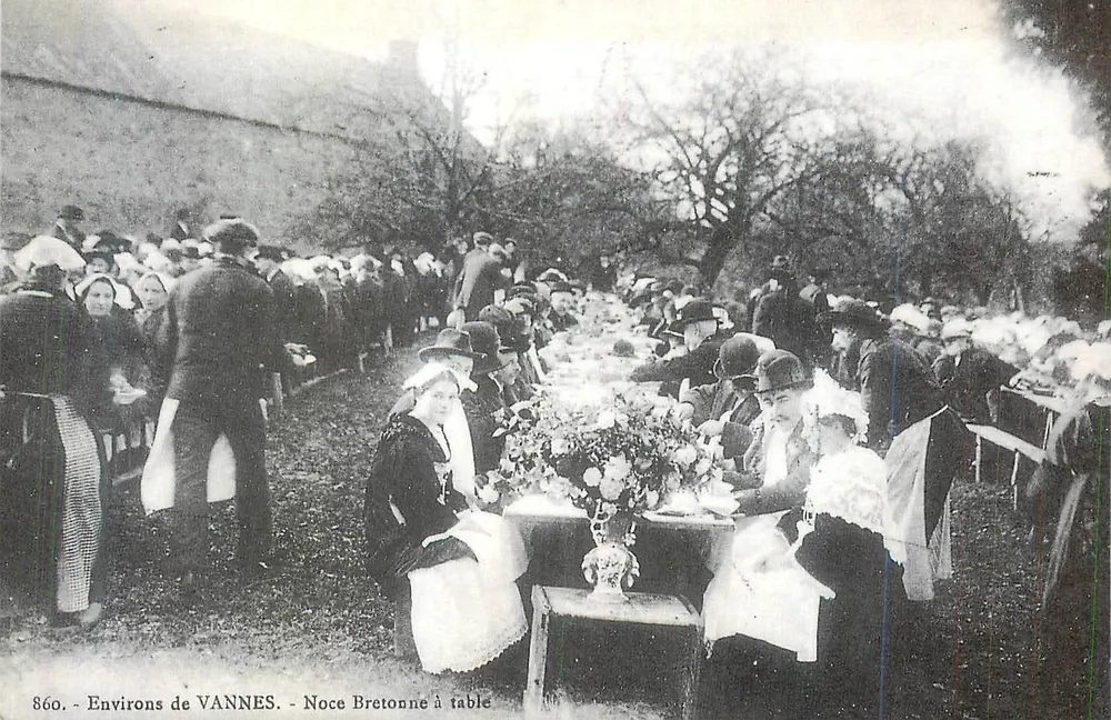 Arredores de VANNES - Noiva Bretã à mesa - Frente