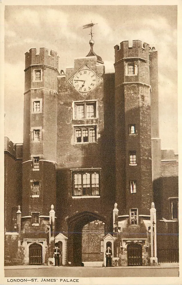 LONDRES — PALÁCIO DE ST. JAMES — vista da entrada principal com relógio e guardas - Frente