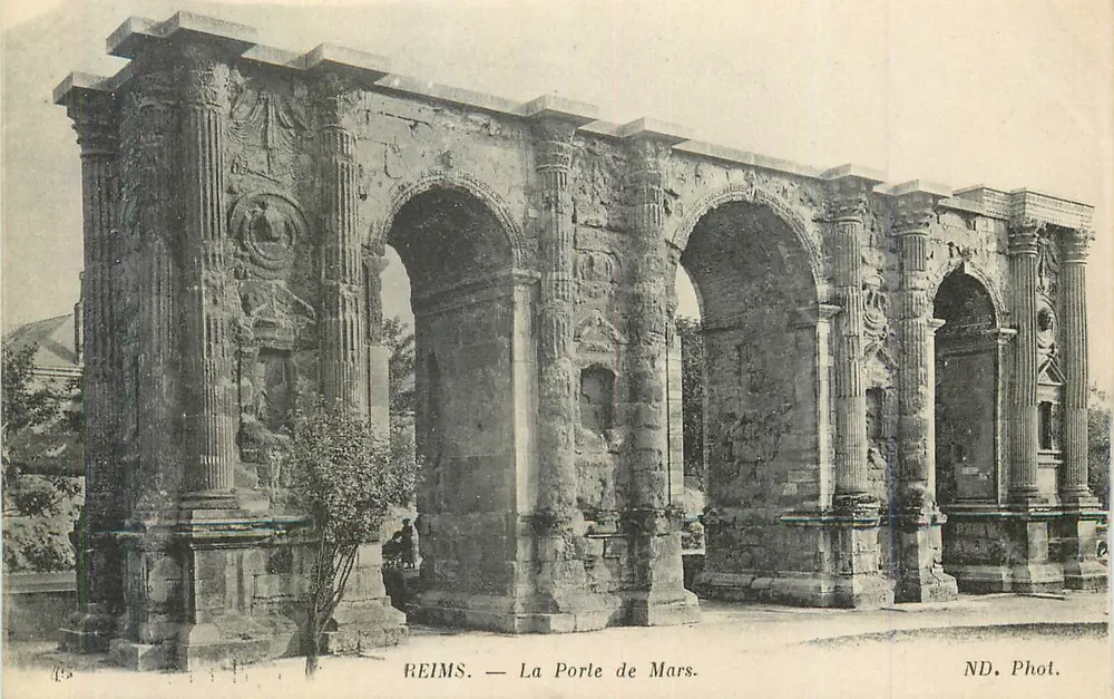 Reims — A Porta de Marte — ND. Fot. - Frente