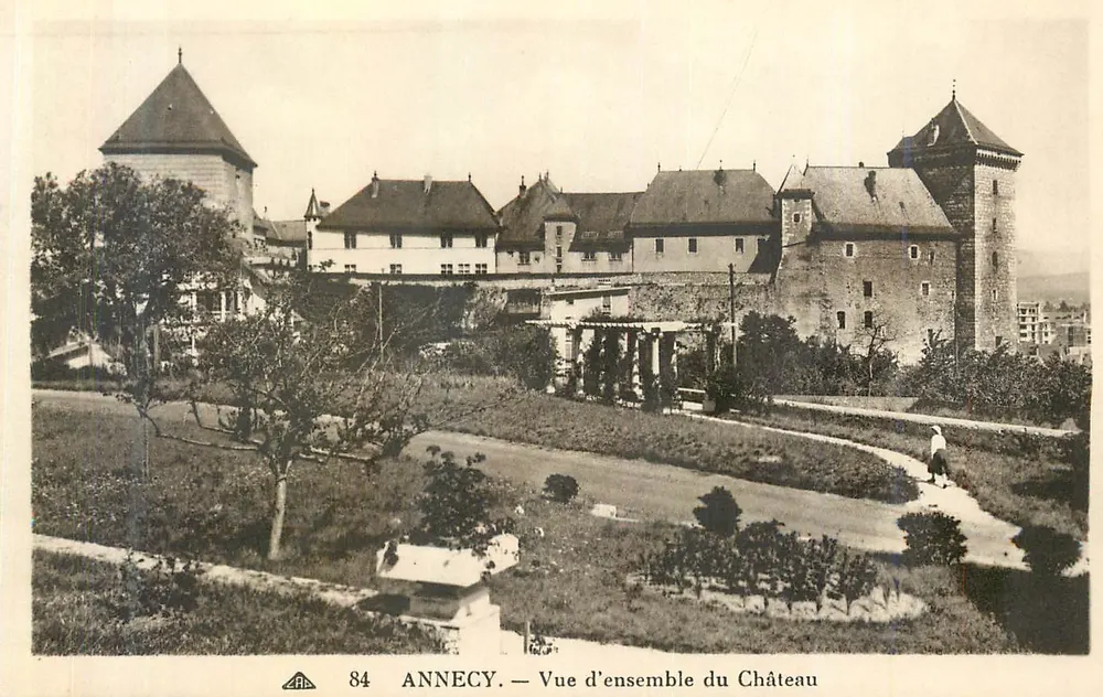 Annecy — Vista geral do Castelo — Bilhete postal antigo n°84 - Frente
