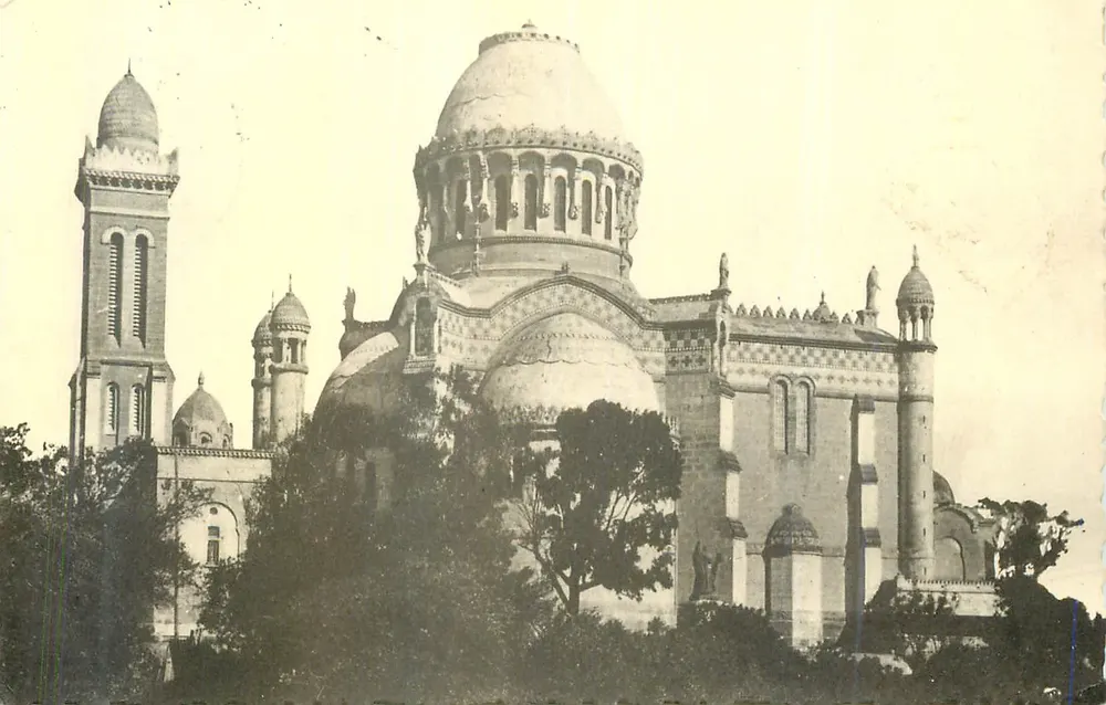 Notre-Dame d'Afrique — vue générale — Revue des Sœurs Missionnaires de N.-D. d'Afrique - Recto