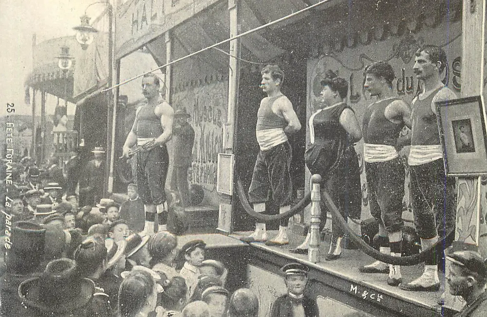 Festa de carnaval - A parada — M. GCK - Frente