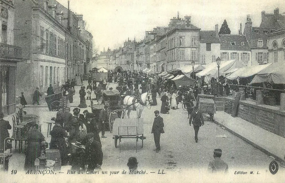 Alençon — Rue du Cours em um dia de feira — Edição M. L. - Frente