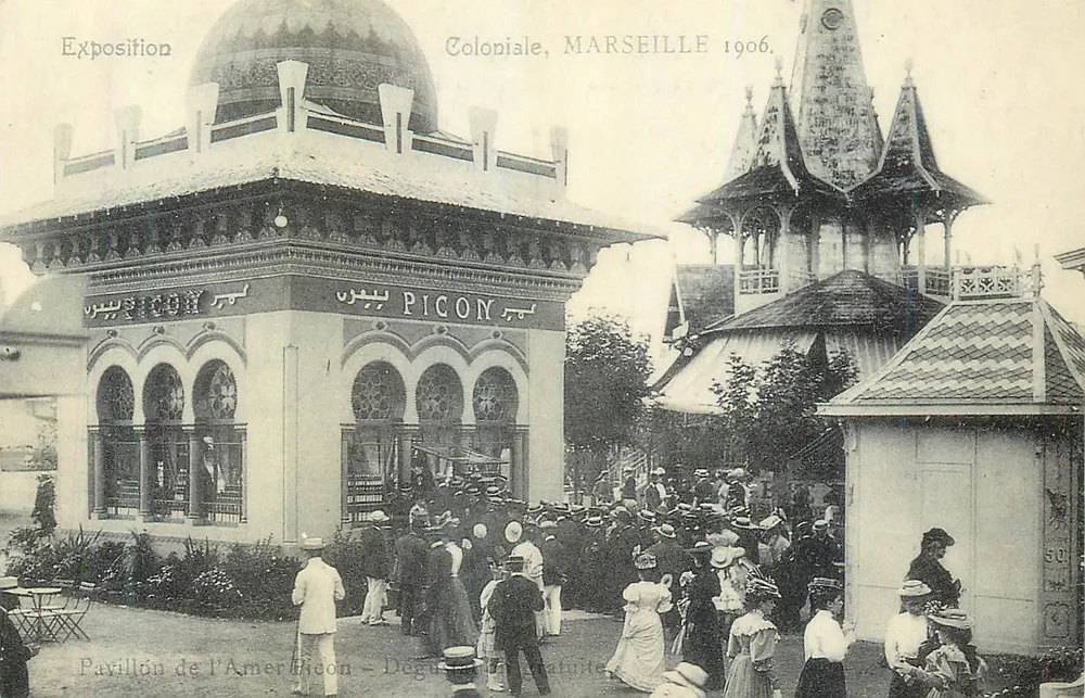 Exposição Colonial, MARSEILLE 1906 — Pavilhão do Amer Picon — editor: Fot. D.R. © texto, apresentação Edito Service S.A. Genève - Frente