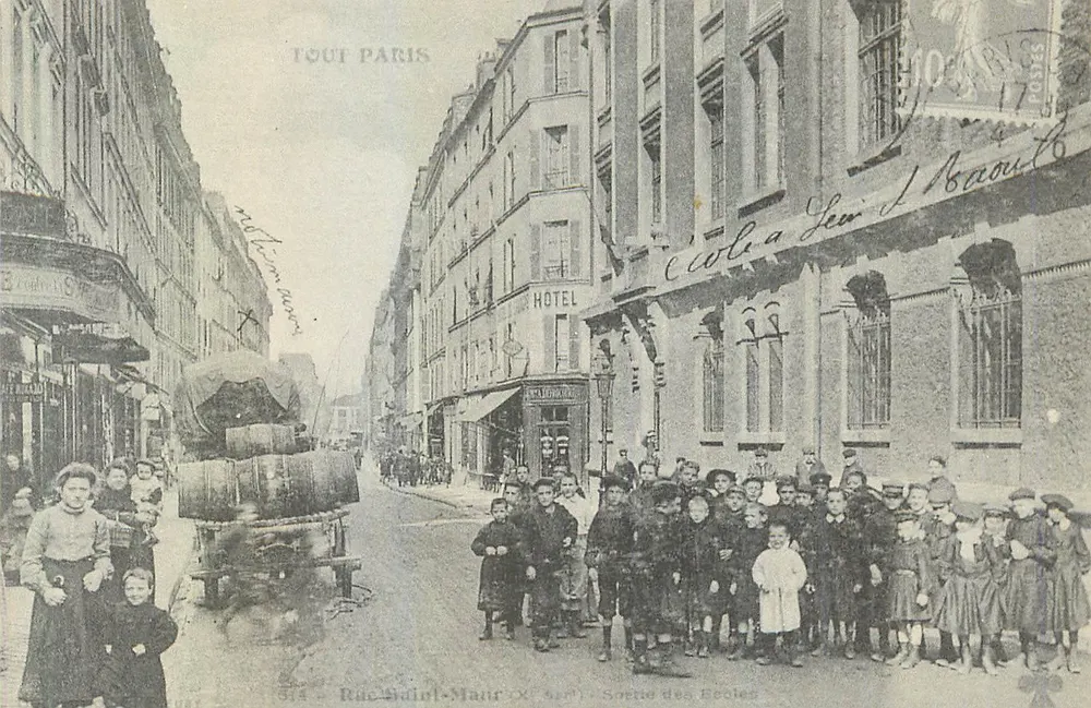Rue Saint-Maur — Saída das Escolas — Tout Paris, n° 514 - Frente