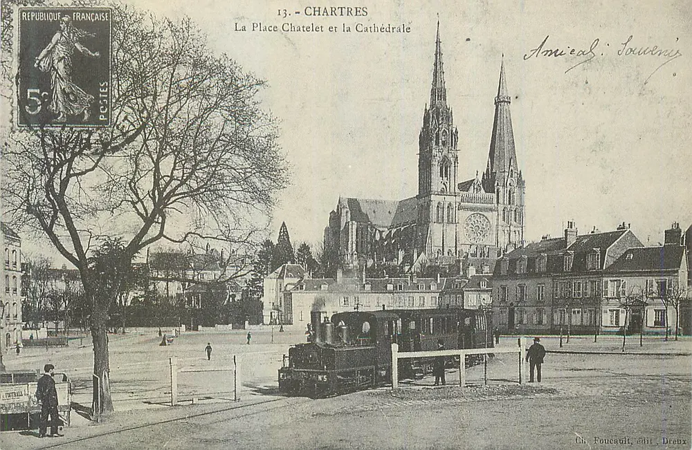 Chartres — A Place Chatelet e a Catedral — Gh. Foucault, edição Dreux - Frente