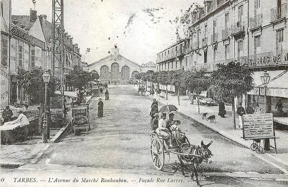 Tarbes — Ansicht der Avenue du Marché Rauhauban — Fassade der Rue Larrey - Vorderseite