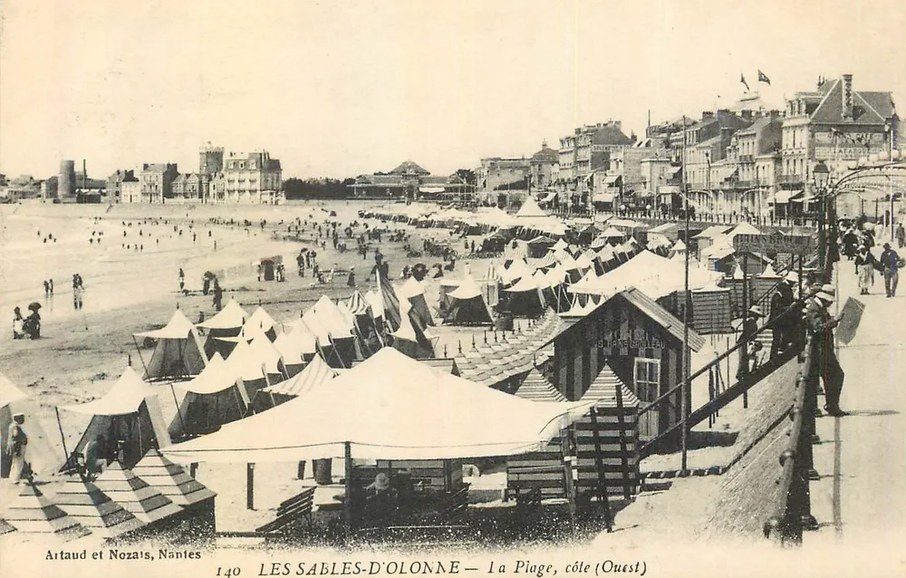 Les Sables-d'Olonne — A Praia, costa (Oeste) - Frente