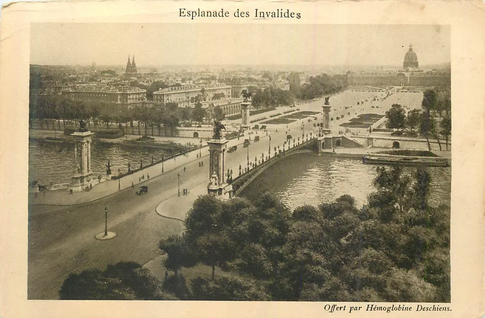 Esplanada dos Invalidos — vista aérea com ponte e bassin — Ofertado por Hémoglobine Deschiens - Frente