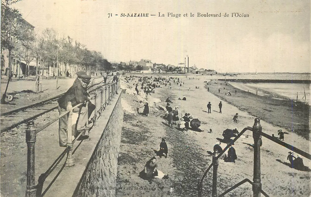 St-Nazaire — La Plage et le Boulevard de l'Océan — Édition Delécluse, St-Nazaire - Recto