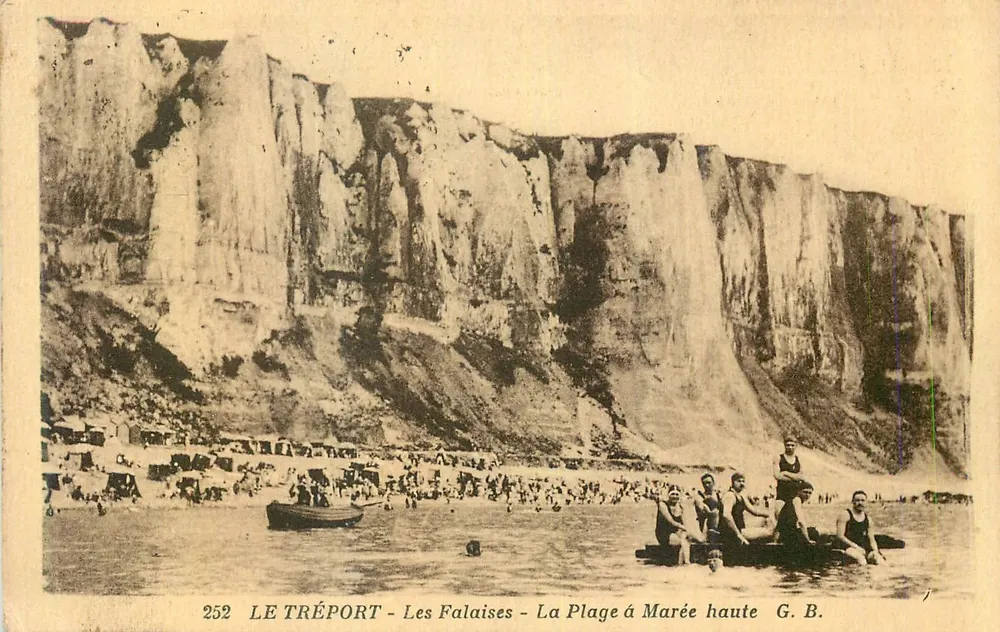 Le Tréport - Les Falaises - La Plage à Marée haute - G. B. - Recto
