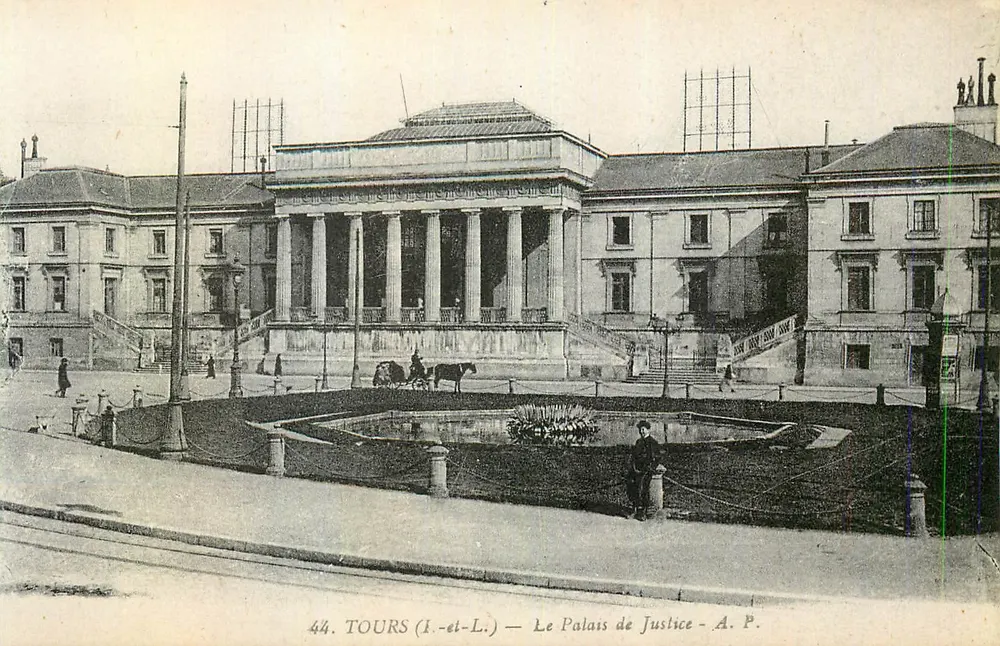 Tours (I.-et-L.) — Le Palais de Justice — A. P. - Recto