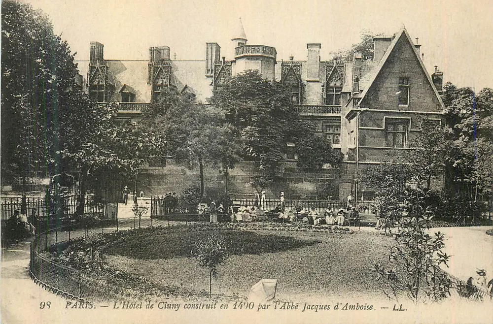 Paris — Das Hotel de Cluny errichtet 1490 vom Abbé Jacques d'Amboise — LL - Vorderseite