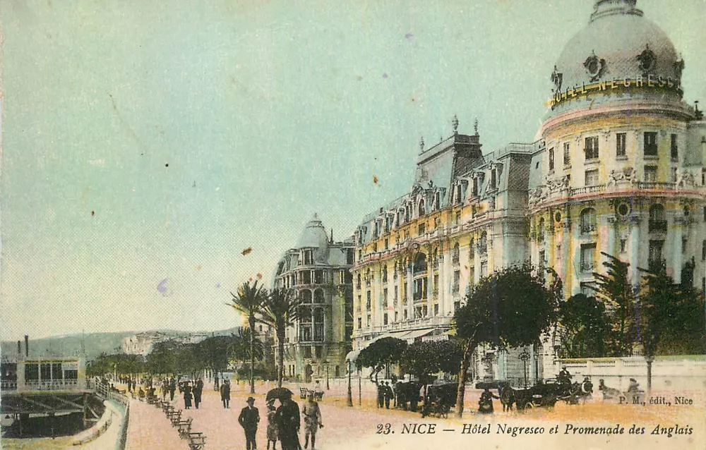 NICE — Hôtel Negresco et Promenade des Anglais — P. M., édit., Nice - Recto