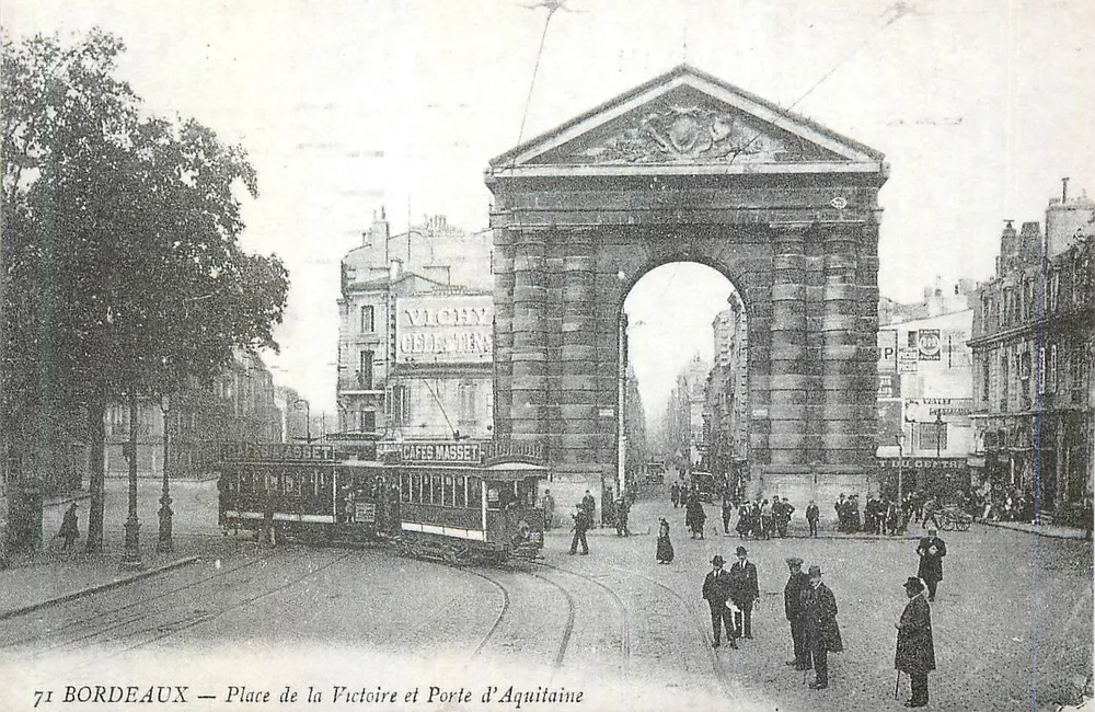 Bordeaux — Place de la Victoire und Porte d'Aquitaine — Verleger: Service S.A. Genève - Vorderseite