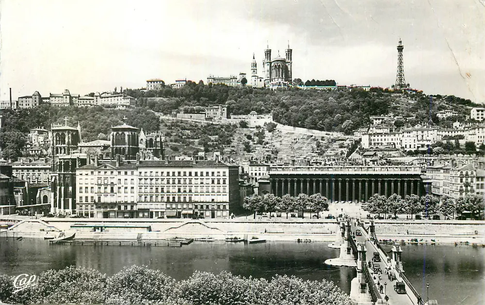 Lyon - O Palácio de Justiça e Colina de Fourvière — C.A.P. (57) - Frente