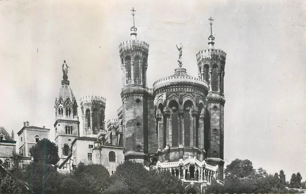As Torres da Basílica de Notre-Dame de Fourvière — Lyon — Éditions J. Cellard, n° 36036 - Frente