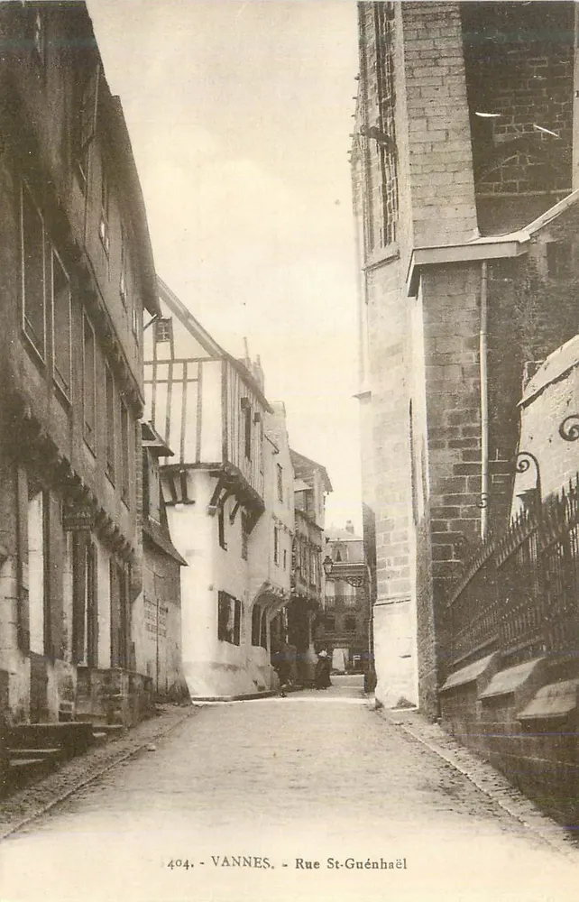 VANNES - Ulica św. Guénhaël — widok ulicy z kościołem po prawej stronie — wydawca Laurent Nel, Rennes, nr 404 - Awers