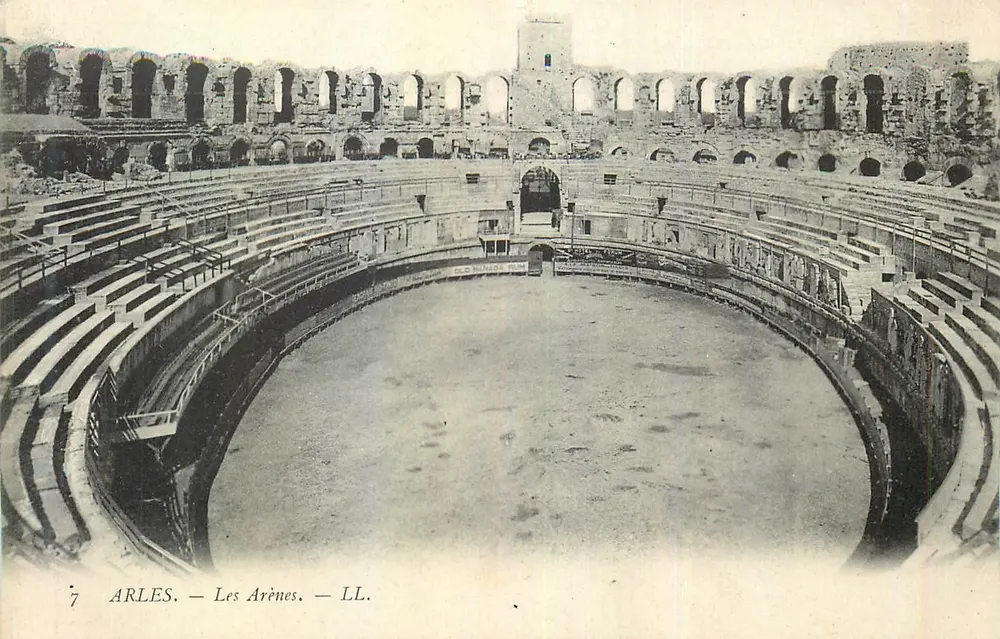 Arles — Les Arènes — LL. - Frente