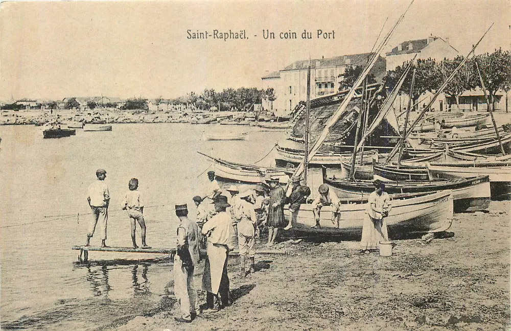 Saint-Raphaël - Un angolo del Porto — editore Delangade, n° 91548461 - Recto