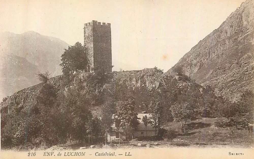 Castelvieuil — Torre de Castelvieuil — LL - Frente