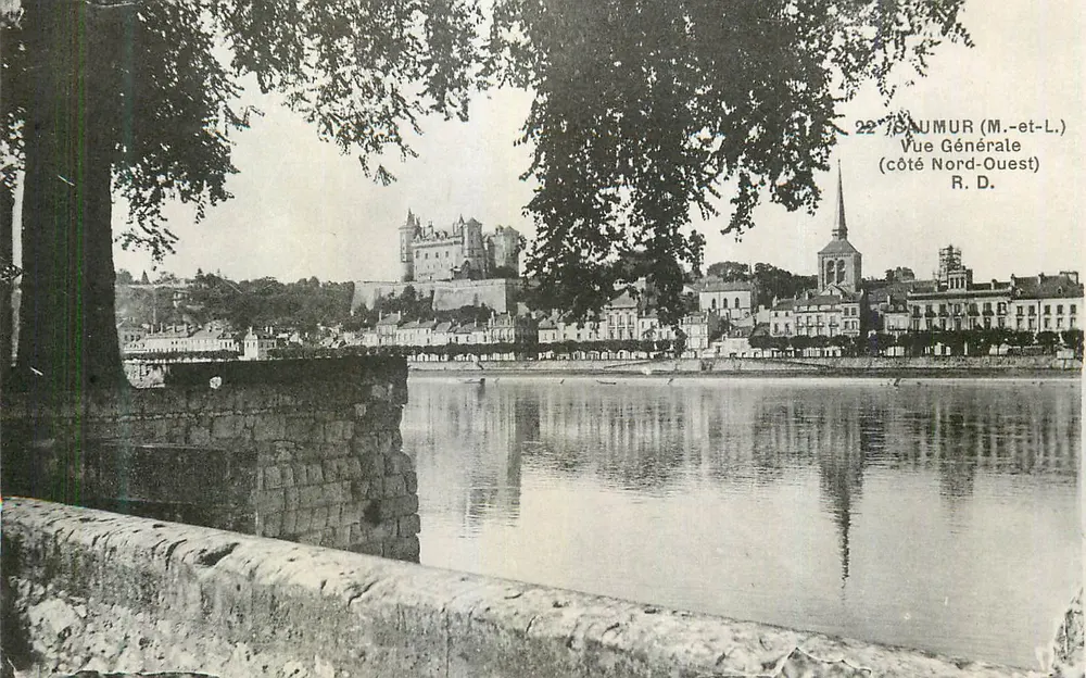 Bourgueil (Loir-et-Cher) — Allgemeiner Blick (Nordwestseite) — R. D. - Vorderseite