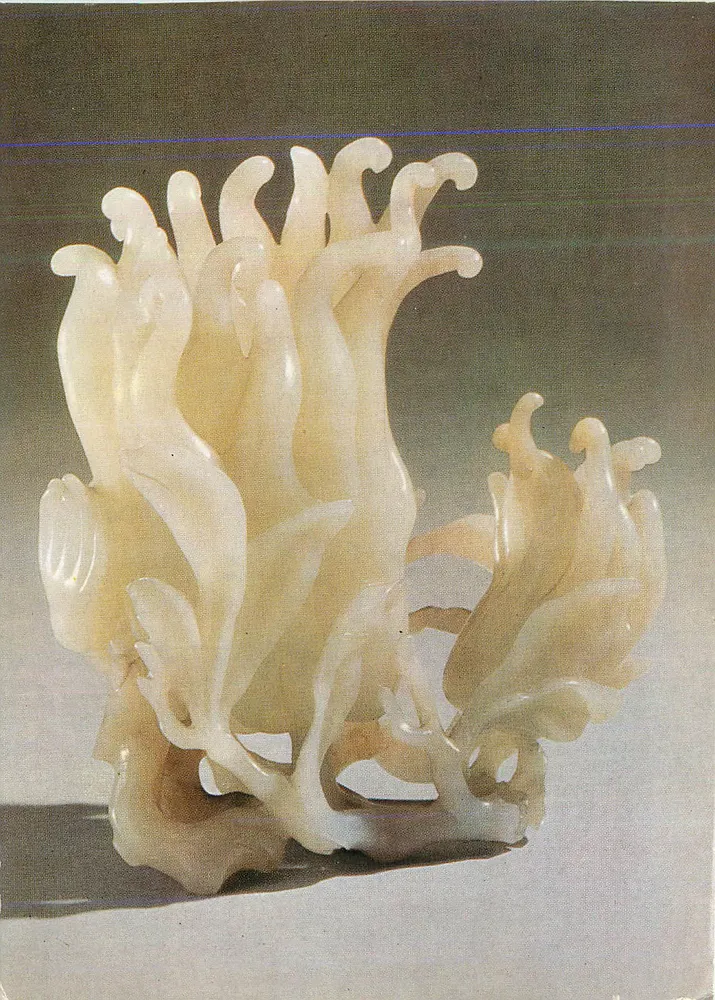 Vaso de jade em forma de mão de Buda — época chinesa do século XVIII — Victoria and Albert Museum - Frente