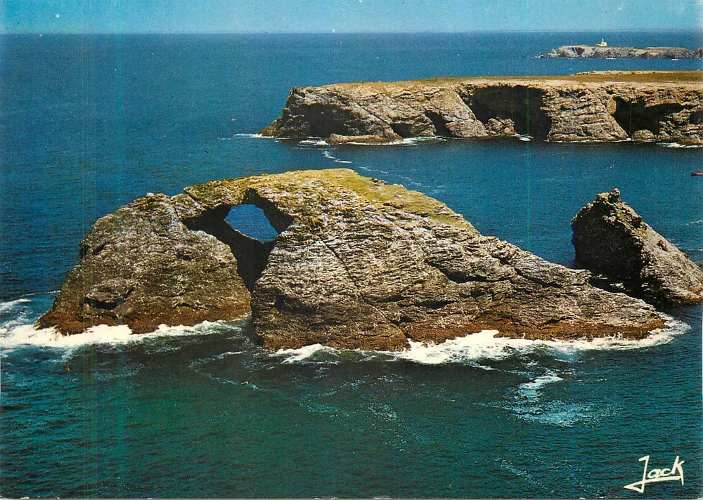 La roche percée — Belle-Île-en-Mer — Éditions d'Art 'JACK' n°2700 - Recto