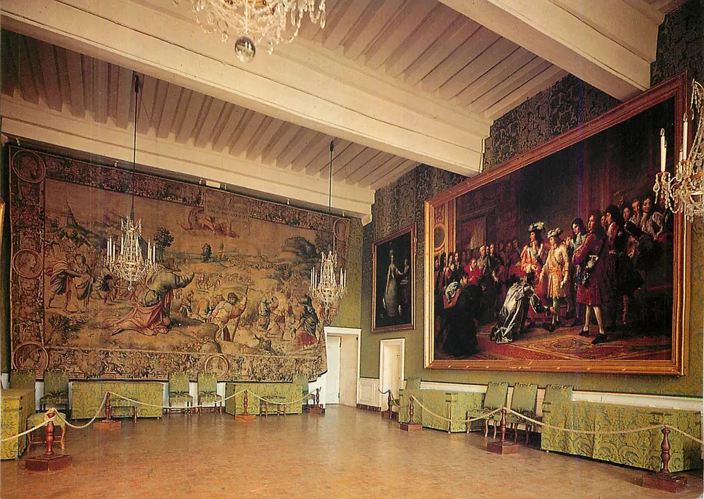Chambord (Loir-et-Cher) — Salle des Soleils avec tapisseries — Éditions Greff - Recto