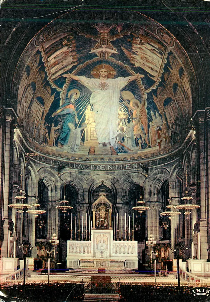 Intérieur de la Basilique du Sacré-Cœur — vue du chœur et de la mosaïque de Jésus ressuscité — éditeur IRIS - Frente