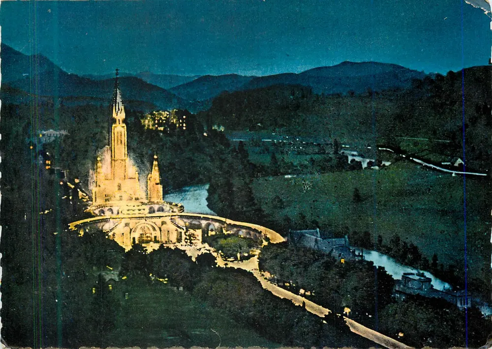 Lourdes (H.-P.) — La Basilique la nuit — Éditions A.D.I.A. Quinault - Recto
