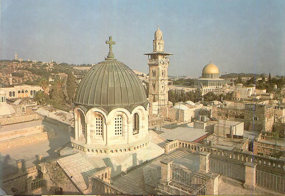 Jerusalems - Domo van Ecce Homo — luchtfoto met groene kuppel en minaret, gouden kuppel in de voorgrond - Voorkant