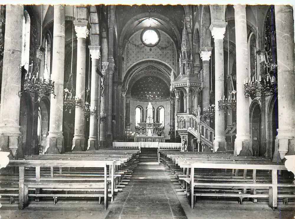 Innenansicht der Basilika — Pilgerung Notre-Dame de La Salette — Wallfahrtsstätte La Salette - Vorderseite