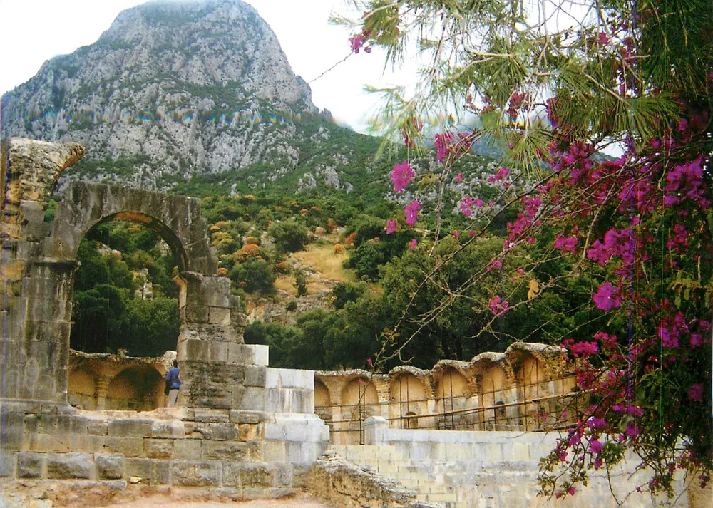 Parque Zaghouan — ruínas antigas e montanha — Ministério do Meio Ambiente e Desenvolvimento Sustentável, Tunísia - Frente