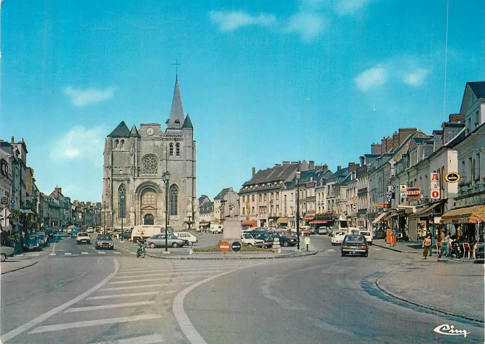 Piazza Dupont a Le Neubourg (Eure) — editore Cing, n° serie 3.61.80.0025 - Recto
