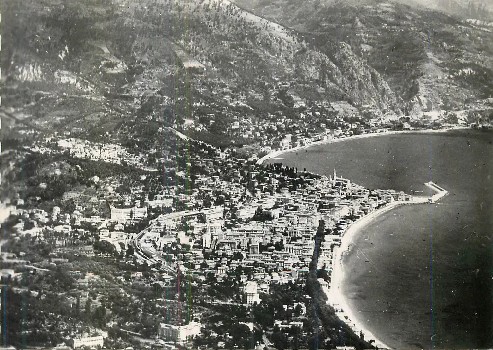 Menton — A Baía de Garavan — Vista aérea — Fotografia Francesa - Frente
