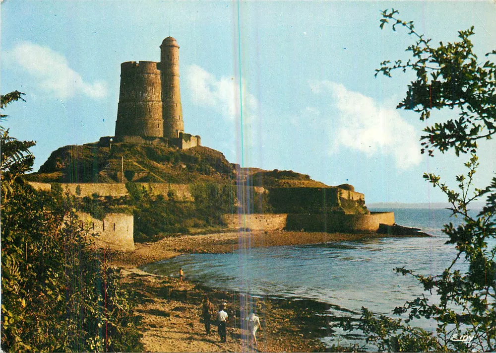 Saint-Vaast-la-Hougue — Festung la Hougue (17. Jahrhundert) — Éditions Némandes LE GOUBEY - Vorderseite