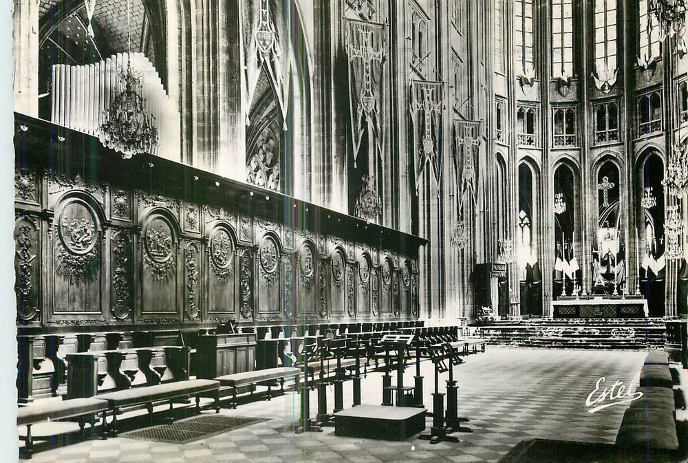 Orléans - La Cathédrale Sainte-Croix — Les stalles et le chœur — Éditions de Luxe Estel - Recto