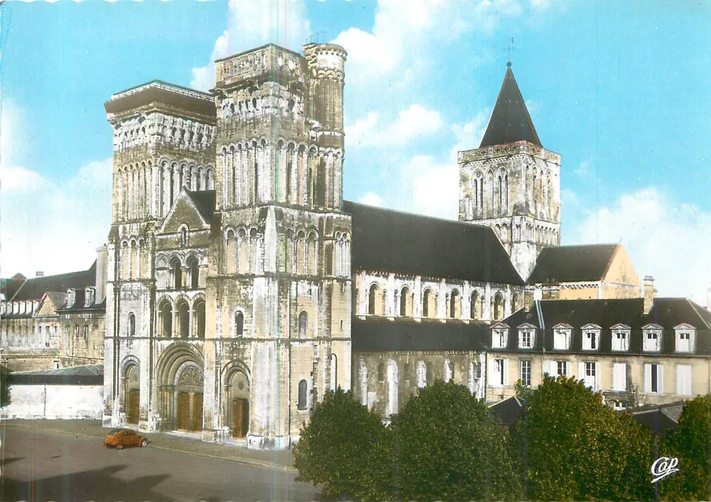 Caen — Abbaye aux Dames — Kerk van de Heilige Drie-eenheid — Cie des Arts Photomécaniques, Parijs - Voorkant