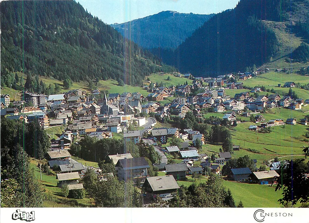 Châtel — Vue générale — Cliché Christophe Géneston - Recto