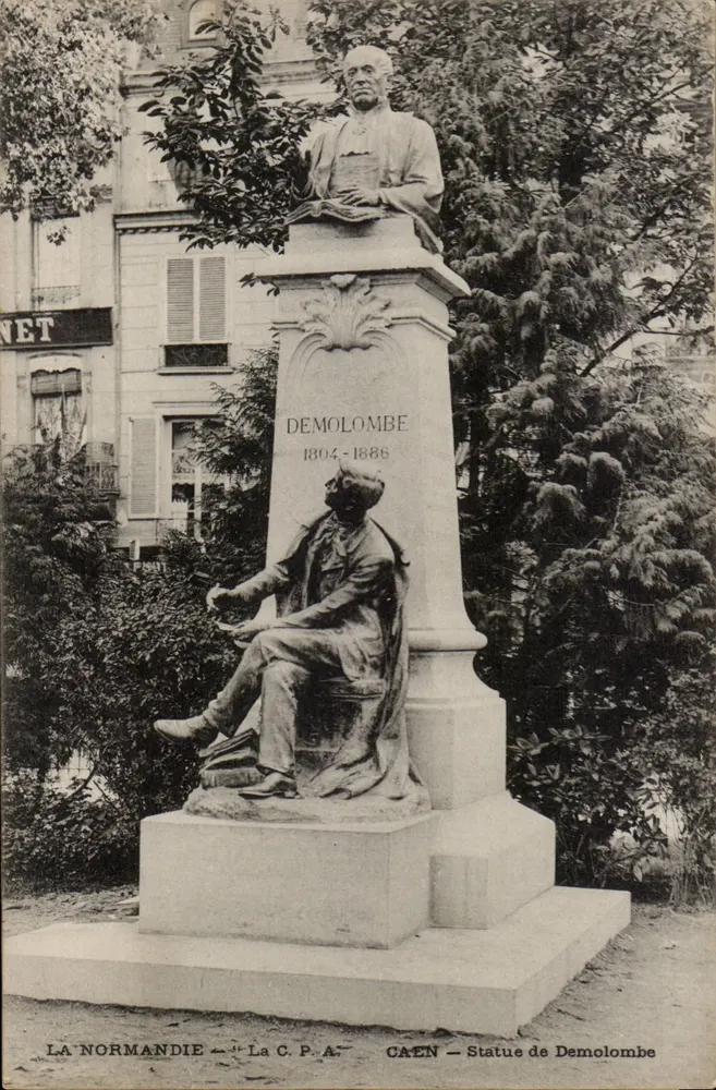 Caen — Estátua de Demolombe — Bilhete postal antigo - Frente