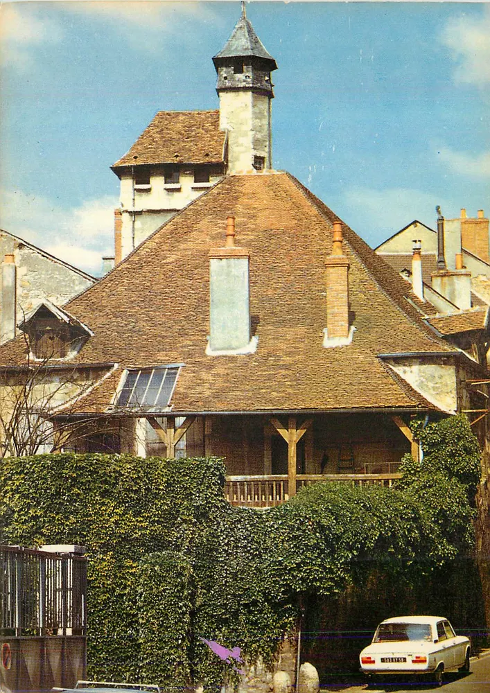 Nevers (Nièvre) — Os velhos bairros — Les Éditions Nivernaises, n° 13.696 - Frente