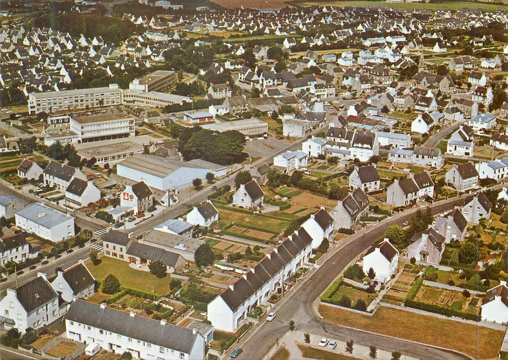 Guilers — Vue générale du bourg — Éditions d'Art JOS Le Doaré - Recto