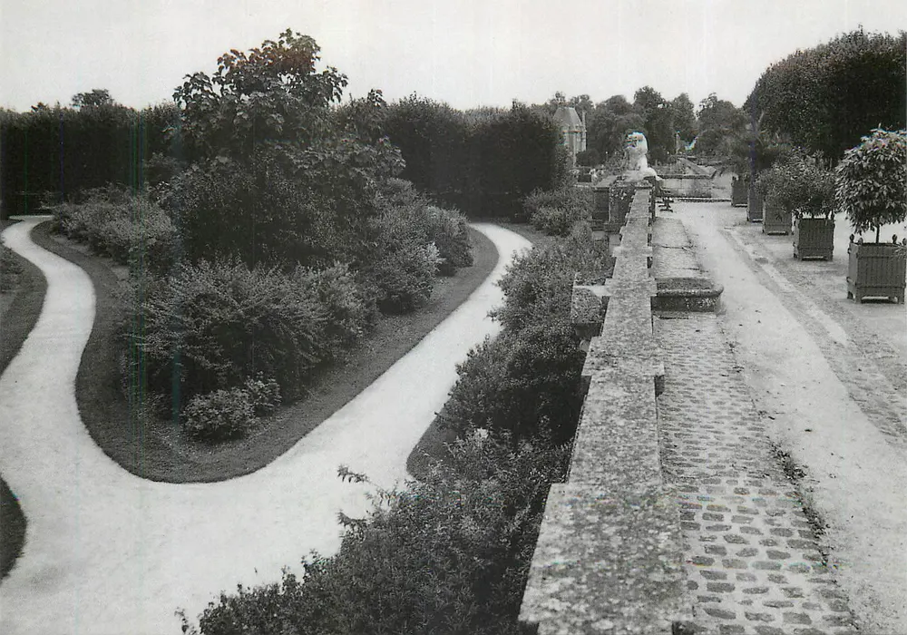 Jardim do castelo de Compiègne — vista da varanda e da avenida — Museu Nacional do Castelo de Compiègne - Frente