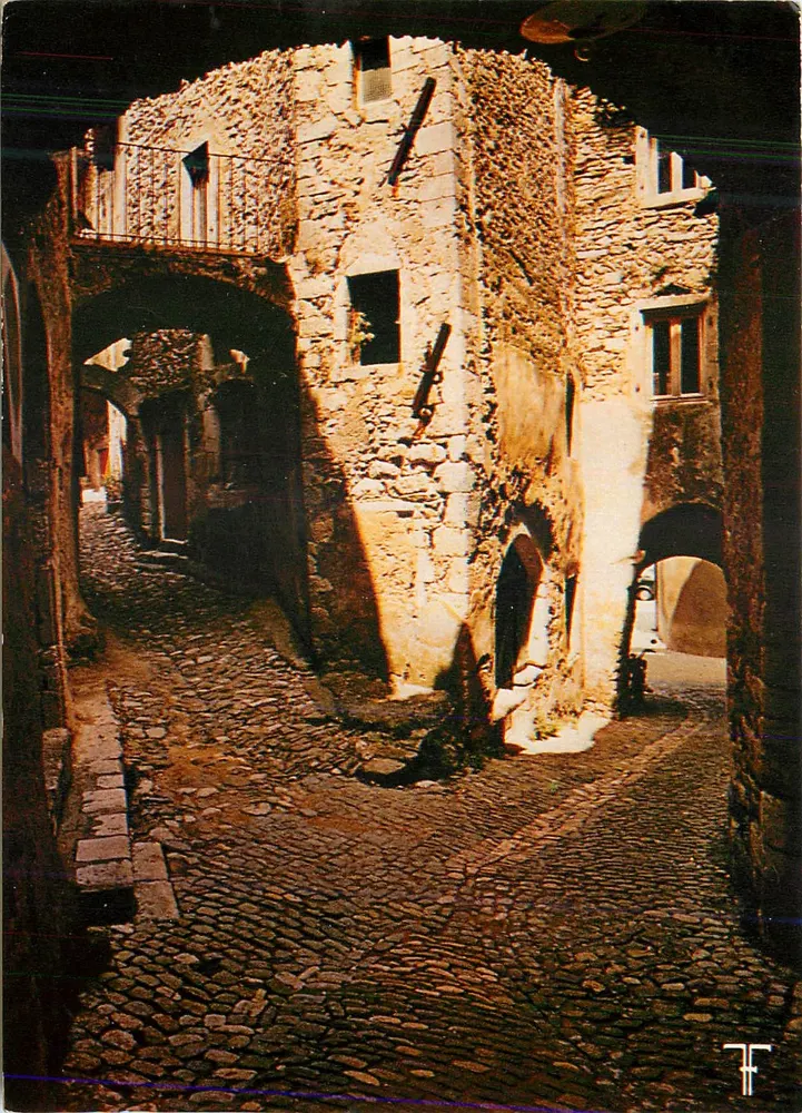 Saint-Montan — Spiel von Schatten und Licht — Éditions Des Sept Fonts - Vorderseite