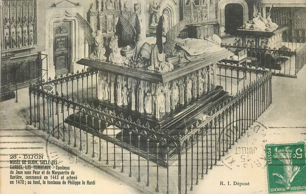 Museu de Dijon, Sala das Guardas — Túmulo de João Sem Medo e de Margarida da Baviera — R. I. Depositado - Frente