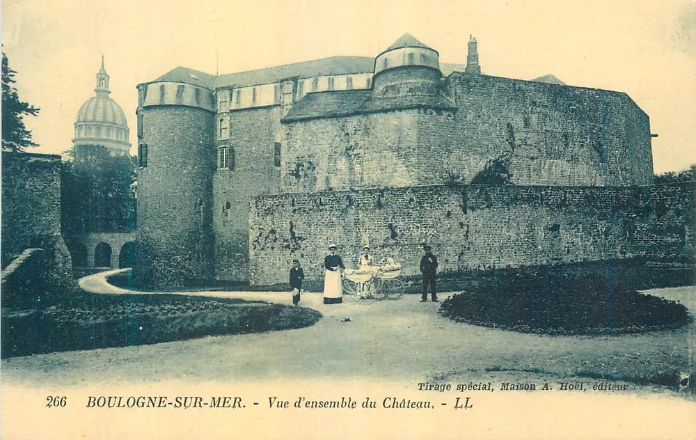 부르고뉴-sur-메르 — 채스터의 전경 — 특별 인쇄, Maison A. Hoël, 출판사 - 앞면