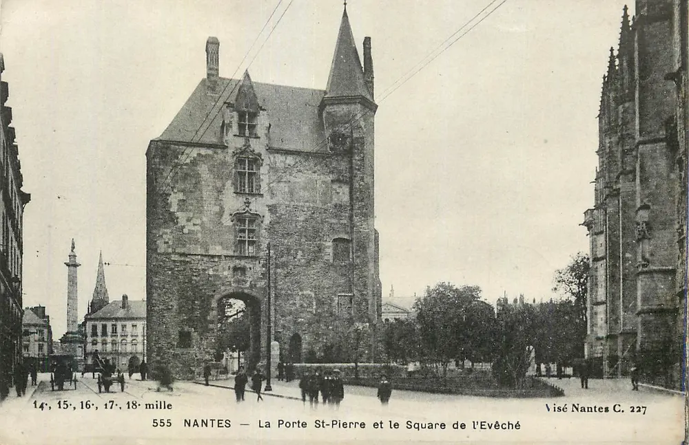 NANTES — A Porta Saint-Pierre e o Square de l'Evêché — Visé Nantes C. 227 - Frente